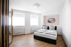 Sunlit Garden & Mountain Apartment Garmisch-Partenkirchen
